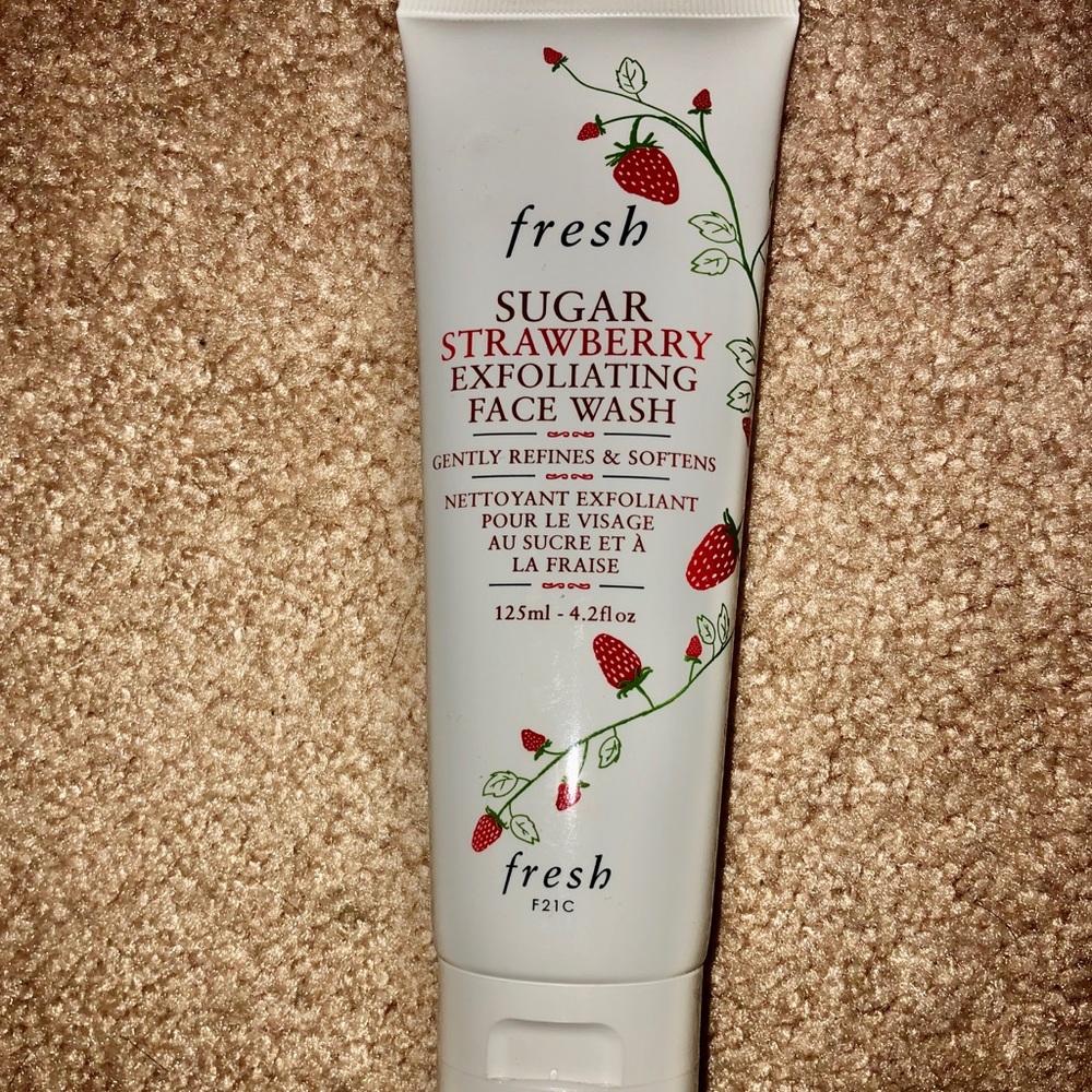 Fresh Strawberry Exfoliating Face Wash